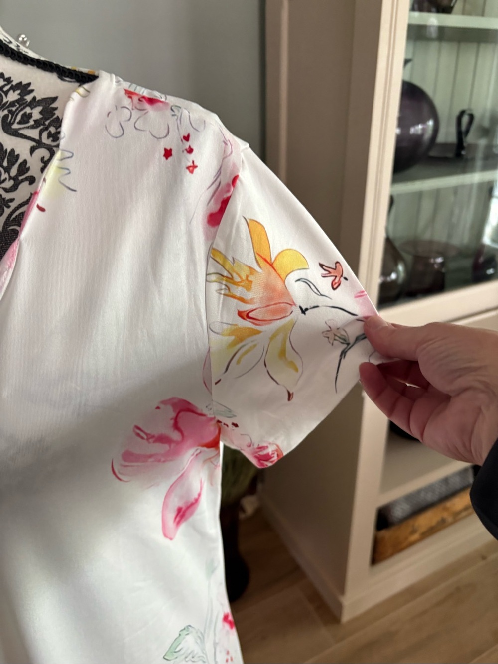 Women's White Floral V-Neck dress- Pink & Yellow Flowers NWT - Picture 5 of 8